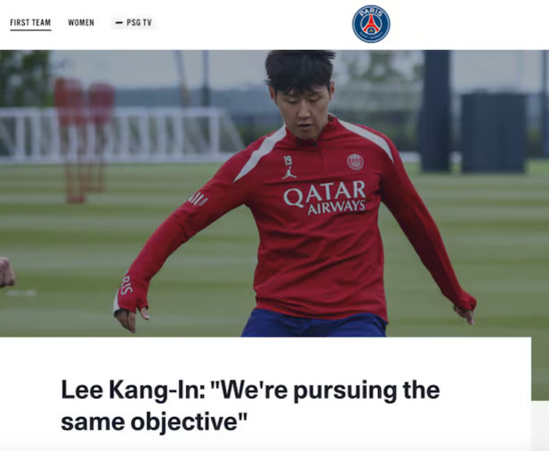 PSG 훈련장에서 빨간색 유니폼을 입고 축구공을 다루는 축구 선수와 'Lee Kang-In: We're pursuing the same objective'라는 문구가 있는 웹페이지 화면