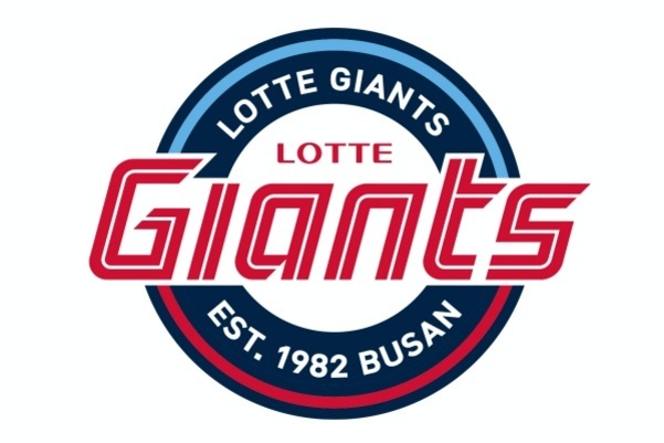 롯데 자이언츠 야구팀 로고. 중앙에 'Giants'라는 빨간색 글자가 크게 있고, 위에는 'LOTTE', 원형 테두리에는 'LOTTE GIANTS EST. 1982 BUSAN'이 적혀 있다.