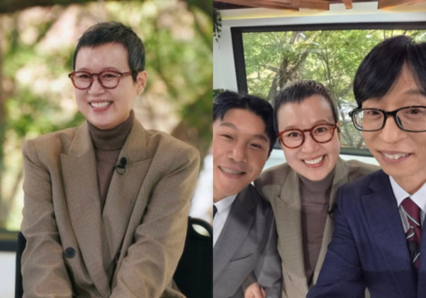 왼쪽 사진에는 짧은 머리에 안경을 쓴 사람이 갈색 재킷과 갈색 터틀넥을 입고 미소를 짓고 있다. 오른쪽 사진에는 세 명이 함께 셀카를 찍으며 모두 환하게 웃고 있다. 창밖으로 나무가 보인다.